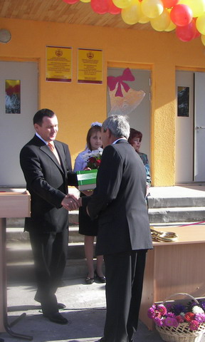 13:05 Участие в торжественном открытии новой школы в Порецком районе принял Президент Чувашии Николай Федоров